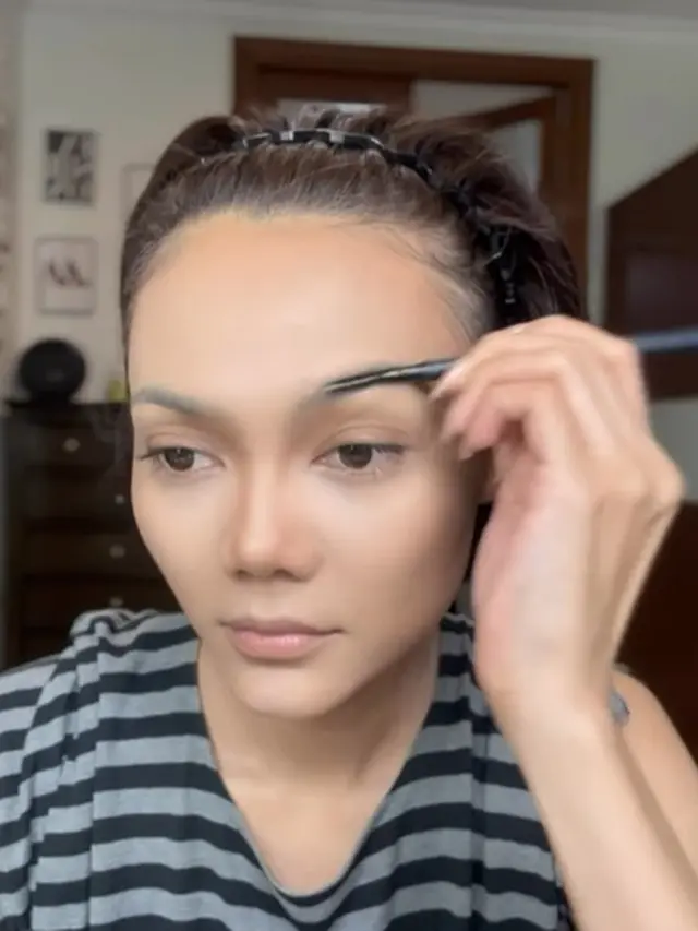 Rina Nose makeup ala Krisdayanti (Instagram/rinanose16)