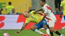 Sejak menit awal, laga kedua tim berlangsung intens dan ketat. (NELSON ALMEIDA/AFP)