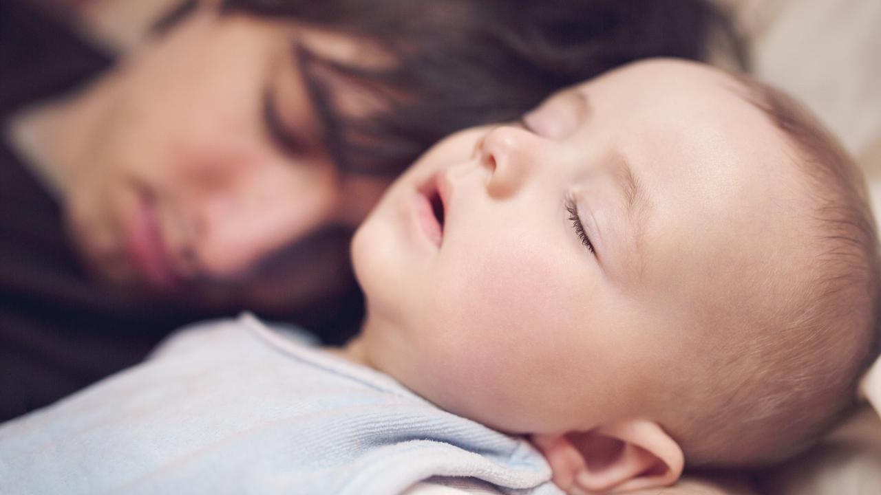 Dari Ciuman Hingga Tidur Bareng, Ini 10 Momen Indah Ayah dan Anak