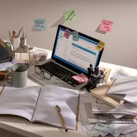 Bagi banyak orang, meja kerja adalah pusat aktivitas sehari-hari. (foto/dok: freepik)