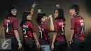 Tim futsal wanita Jaya Kencana Angels berpose untuk Liputan6.com di Jakarta, Kamis (1/9/2016). JK Angels mencatatkan sejarah baru Indonesia setelah menjadi juara Piala AFF Futsal Antarklub 2016 pada Juli lalu. (Liputan6.com/Helmi Fithriansyah)