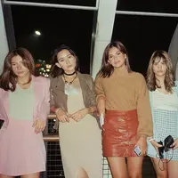 Potret Kebersamaan Pemain Virgin The Series. (Sumber: Instagram/laura_theux)