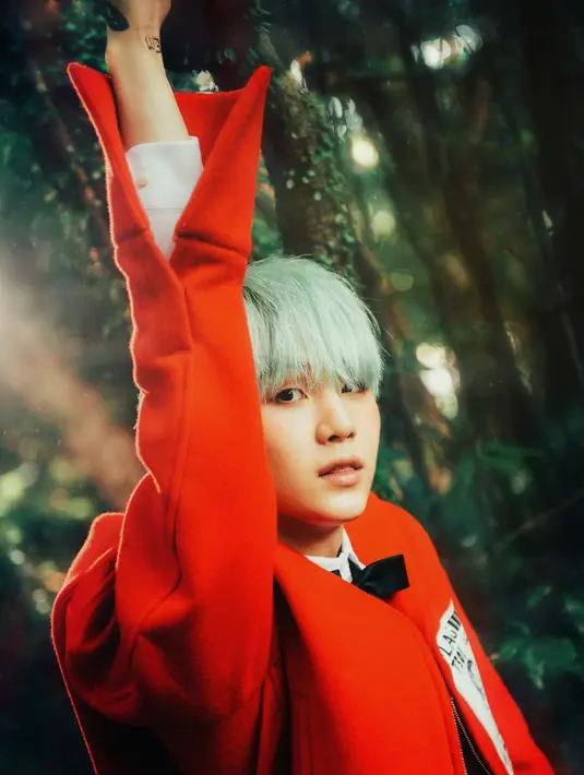 Suga BTS dalam foto konsep album The Most Beautiful Moment in Life, Pt. 2 (2015). (Facebook/ BTS (방탄소년단))