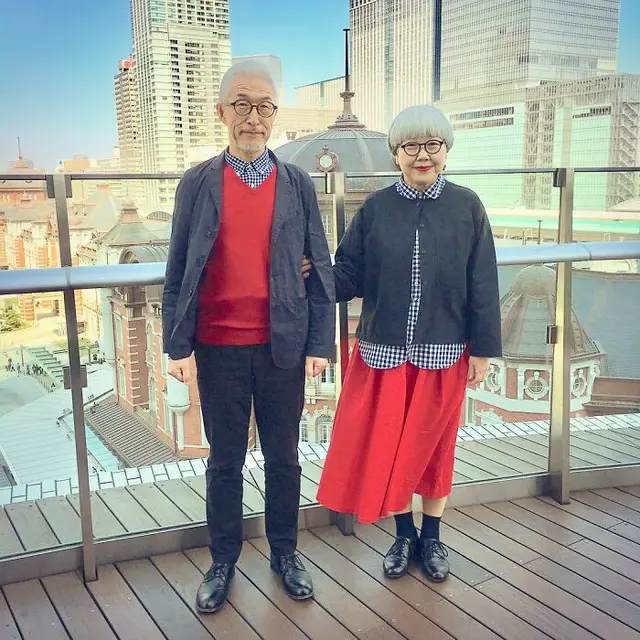 7 Potret Kakek Nenek Selalu Pakai Baju Couple Selama 69 Tahun, Stylish Banget