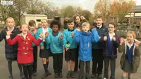 Sekelompok anak-anak di Sekolah Dasar di Inggris membuat sebuah lagu untuk mengingatkan orang dewasa agar lebih berhati-hati saat mengemudi.