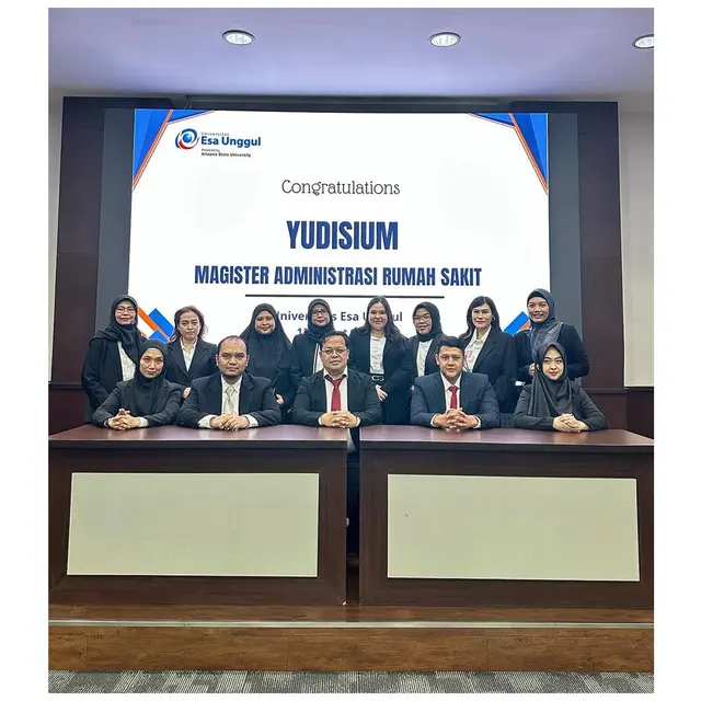 6 Potret Shindy Putri Kakak Ria Ricis Yudisium S2 Prodi MARS, Lulus Bareng Suami