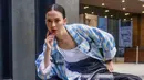 Selain sebagai runner-up Puteri Indonesia 2017, Karina Nadila juga menyandang gelar sebagai Puteri Pariwisata 2017. Maka tak heran jika wanita kelahiran 21 Agustus 1992 ini selalu tampil stylish. (Liputan6.com/IG/karinadila8921)