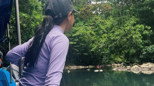 Prilly Latuconsina Berpetualang di Hutan Mangrove Kaimana Papua Barat, Menikmati Keindahan Alam