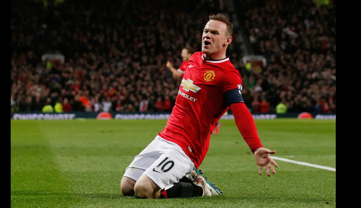 Penyerang Manchester, Wayne Rooney merayakan selebrasi usai mencetak gol ke gawang Arsenal saat laga perempat final Piala FA di Stadion Old Trafford, Inggris (10/3/2015). Arsenal Menang 2-1 atas Manchester United.(Reuters/Jason Cairnduff )