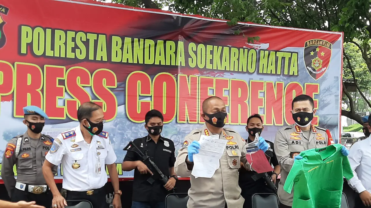 Polisi saat mengungkap sejumlah fakta tentang pelecehan seksual di Bandara Soetta