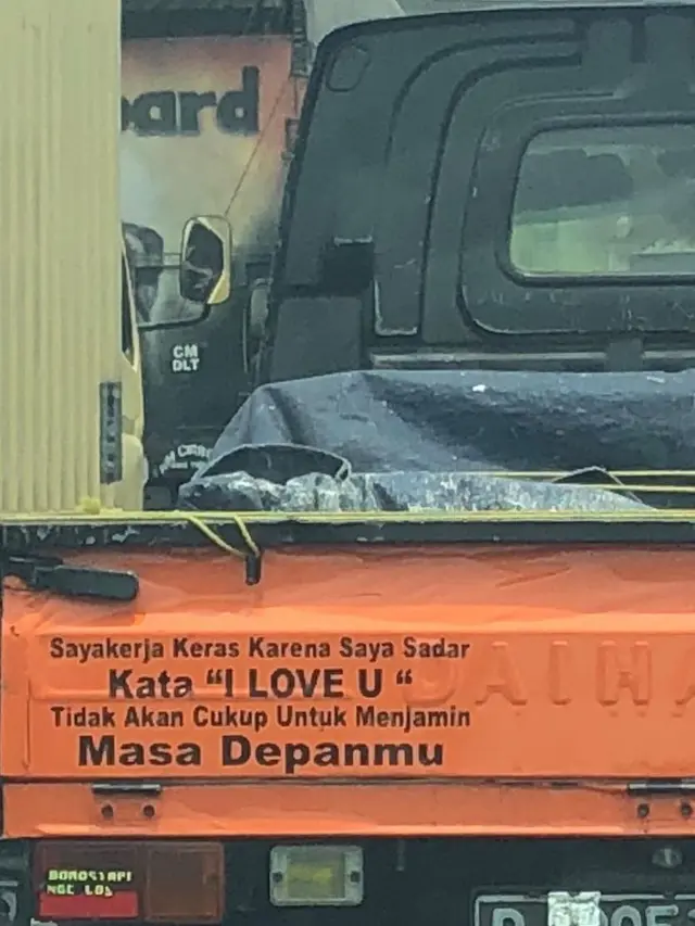 6 Pesan Nyeleneh di Mobil Pick-up Ini Bikin Geleng Kepala