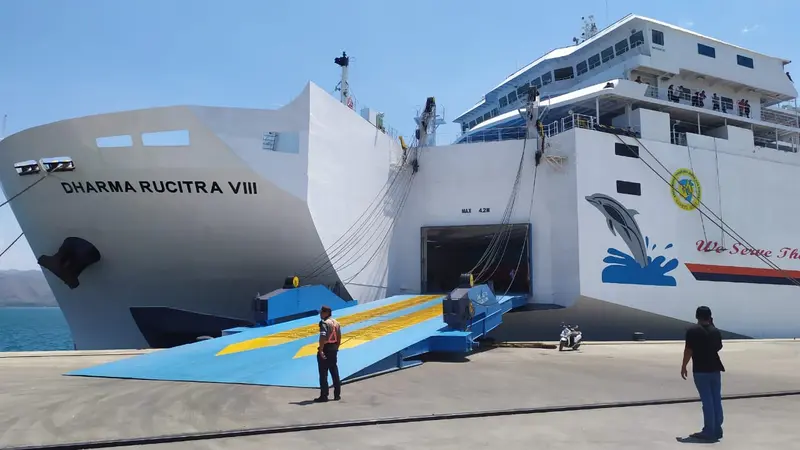 Jejak Anak Pantai di Kapal KM Dharma Rucitra VIII