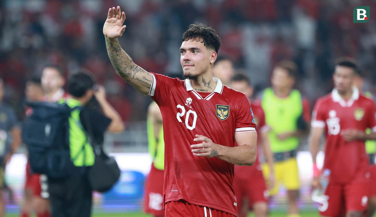 <p>Selebrasi kemenangan pemain Timnas Indonesia, Shayne Pattynama setelah berakhirnya laga putaran pertama Kualifikasi Piala Dunia 2026 Zona Asia menghadapi Brunei Darussalam di Stadion Utama Gelora Bung Karno (SUGBK), Kamis (12/10/2023) malam WIB. Timnas Indonesia menang 6-0 atas Brunei Darussalam. (Bola.com/M Iqbal Ichsan)</p>