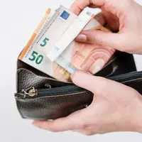 ilustrasi uang sebegai kado lebaran/pexels