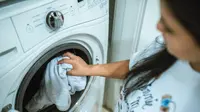 Cara Membersihkan Mesin Cuci agar Pakaian Tidak Bau Apek dan Selalu Wangi