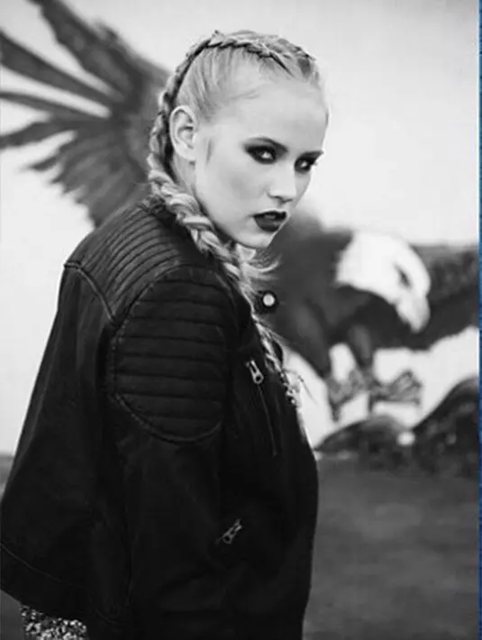 Difilm tersebut menceritakan Jack (Tom Cruise ) melakukan reuni makan malam bersama dengan komandan wanita di markasnya, namun naas, Jack justru ditangkap dengan tuduhan pemukulan kepada wanita dan seorang anak kecil.(Via Instagram/@Danikayarosh)