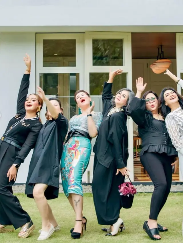 Potret Bella Saphira dan sahabat-sahabatnya (Sumber: Instagram/bellasaphiraofficial)