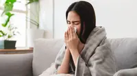 Ilustrasi wanita sedang patuk dan Pilek. Sumber: Freepik
