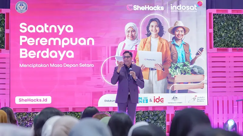 Presdir & CEO Indosat Ooredoo Hutchison Vikram Sinha memberikan sambutan di peluncuran program Pemberdayaan Perempuan Indosat SheHacks 2024