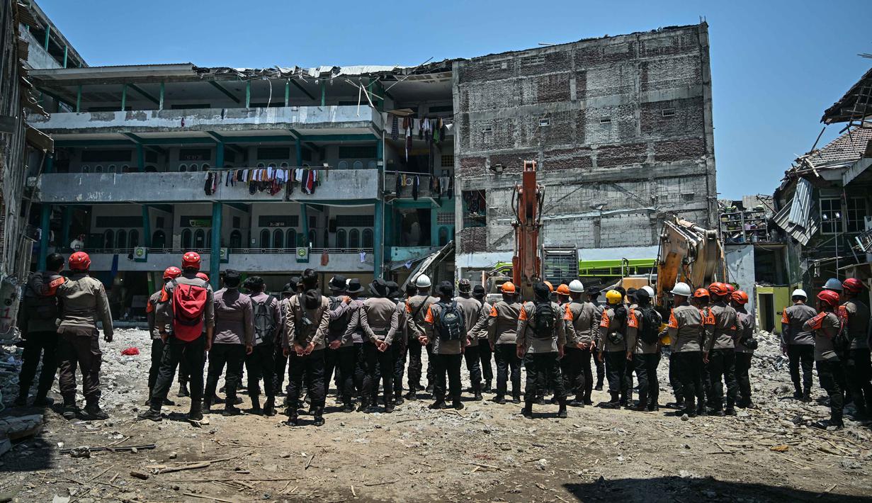 Hal ini sekaligus menandai berakhirnya fokus pada penyelamatan dan peralihan ke tahap pemulihan dan investigasi lebih lanjut oleh Badan Nasional Penanggulangan Bencana (BNPB). (JUNI KRISWANTO/AFP)