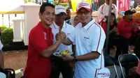 (ki-ka) Manager Branch Bogor Telkomsel, Fahmy Rojali, bersama Wakil Walikota Sukabumi, Achmad Fahmi, saat meresmikan layanan 4G LTE Telkomsel bertepatan dengan perayaan HUT Kota Sukabumi, Minggu (3/4/2016).