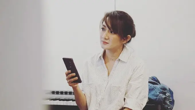 6 Potret Terbaru Melly Mono Eks Vokalis SHE, Awet Muda di Usia 36 Tahun