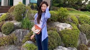 Moon Ga Young cukup aktif mengunggah berbagai kegiatannya di laman Instagram. Bahkan, pemain drama True Beauty ini kerap mengunggah gaya OOTD lho. (Liputan6.com/IG/@m_kayoung)