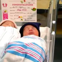 Kembar tak membuat kedua bayi ini lahir di tahun yang sama.