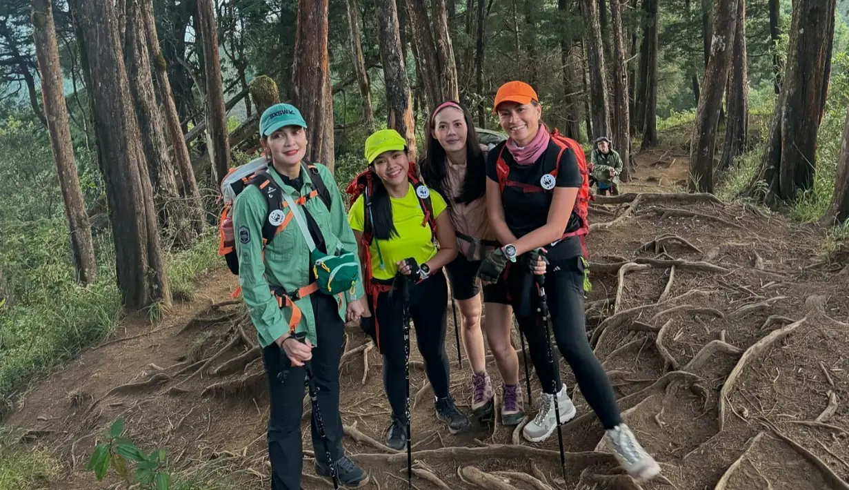 <p>Mereka berubah haluan dari rencana semual, yaitu Gunung Rinjani. "Dari yang asalnya mau ke Rinjani dll lah, namun kita ngga nemu jadwal kosong yg panjang," ungkapnya. (foto: Instagram/ yurayunita)</p>