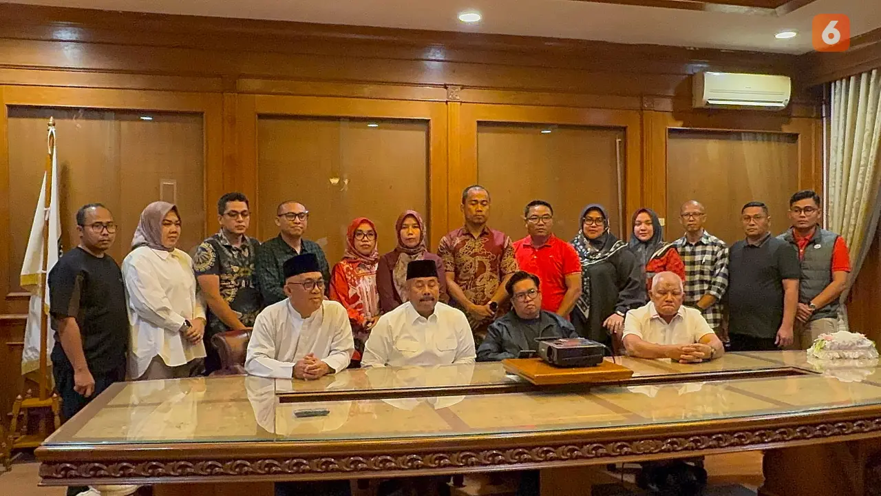 Konfrensi pers Edi Damansyah
