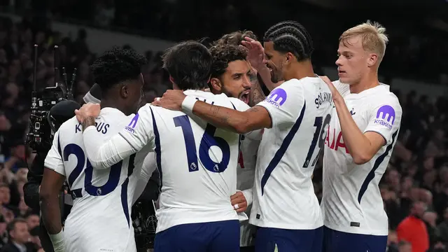 Selebrasi pemain Tottenham Hotspurs saat melawan Coventry City