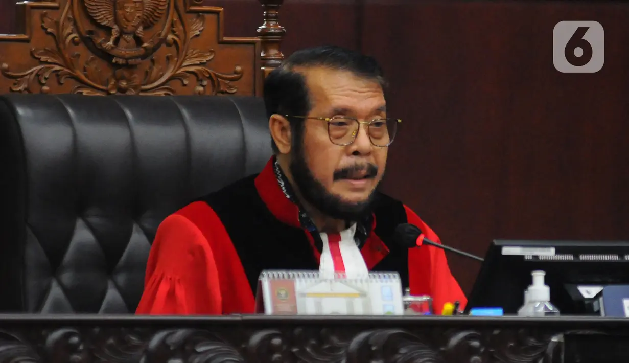 "Menolak permohonan para pemohon untuk seluruhnya," kata Ketua MK Anwar Usman membacakan Putusan Perkara Nomor 114/PUU-XX/2022 perihal Pengujian Marteriil Undang-Undang Pemilu. (merdeka.com/imam buhori)