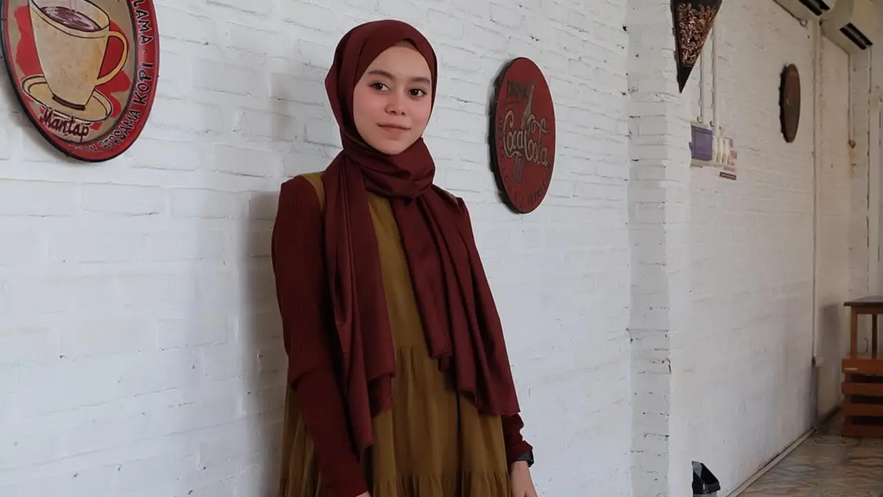 FOTO: Gaya Hijab Santai Lesty Kejora, Bisa Jadi Inspirasi