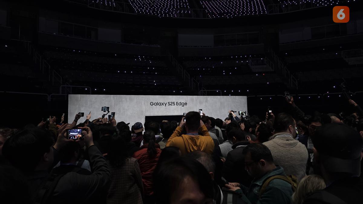 Begini Penampakan Samsung Galaxy S25 Edge yang Diperkenalkan di Akhir Acara Galaxy Unpacked 2025!