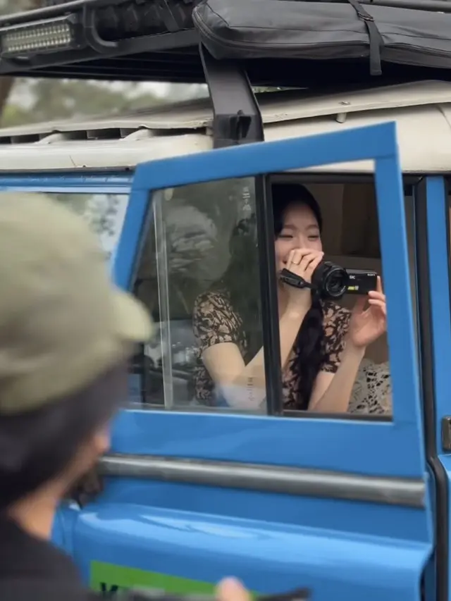 Kim Go Eun Pemeran Exhuma Saat Syuting di Bandung. [@ggonekim]