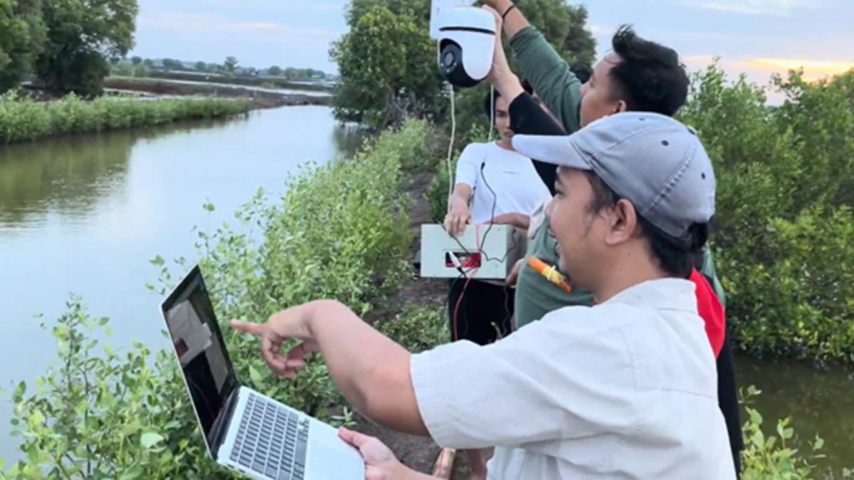 Dosen UTA’45 Jakarta Perkenalkan Teknologi AI untuk Atasi Hama Burung di Tambak Muara Gembong