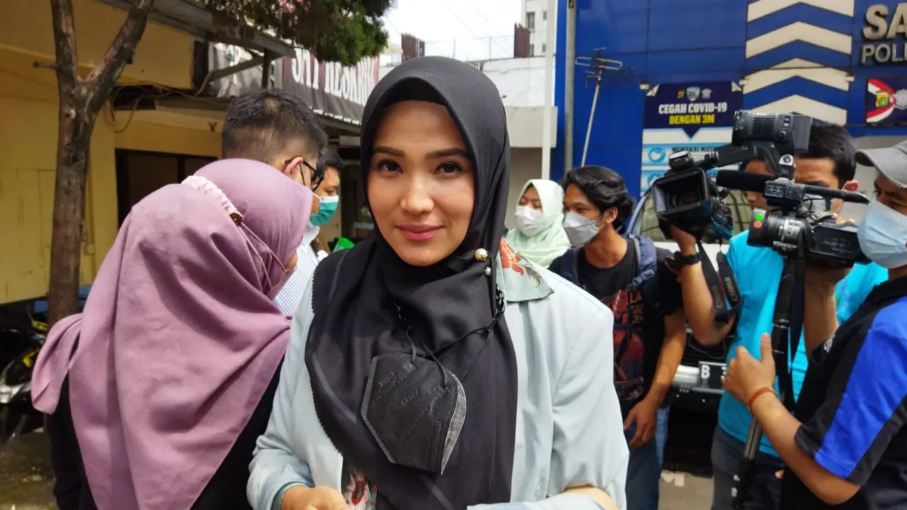 Mantan Istri Bambang Pamungkas Penuhi Panggilan Polres Metro Depok