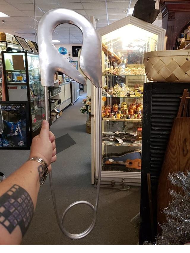 7 Barang Unik yang Ditemukan di Pasar Bekas Ini Bikin Geleng Kepala