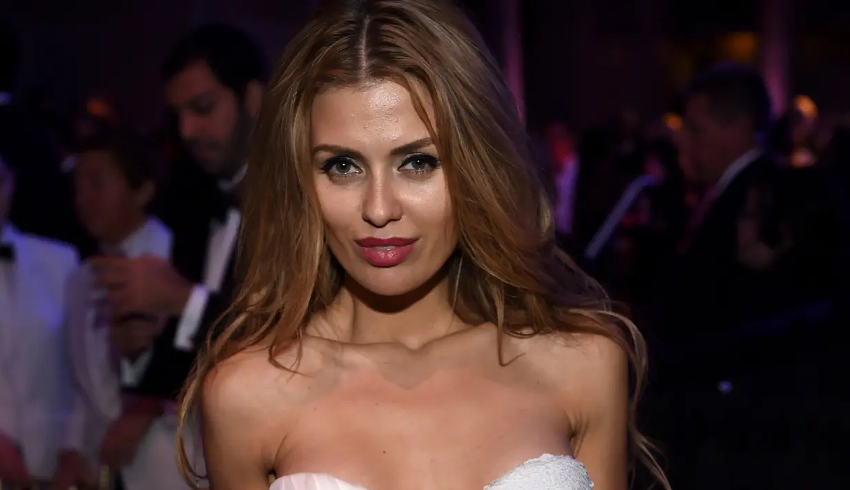 Victoria Bonya menghadiri Angel Ball 2015 di New York City pada19 Oktober 2015. Petugas keamanan bandara AS juga mengeledah Barang bawaan Victoria juga digeledah. (Dimitrios Kambouris/Getty Images for Gabrielle's Angel Foundation/AFP)