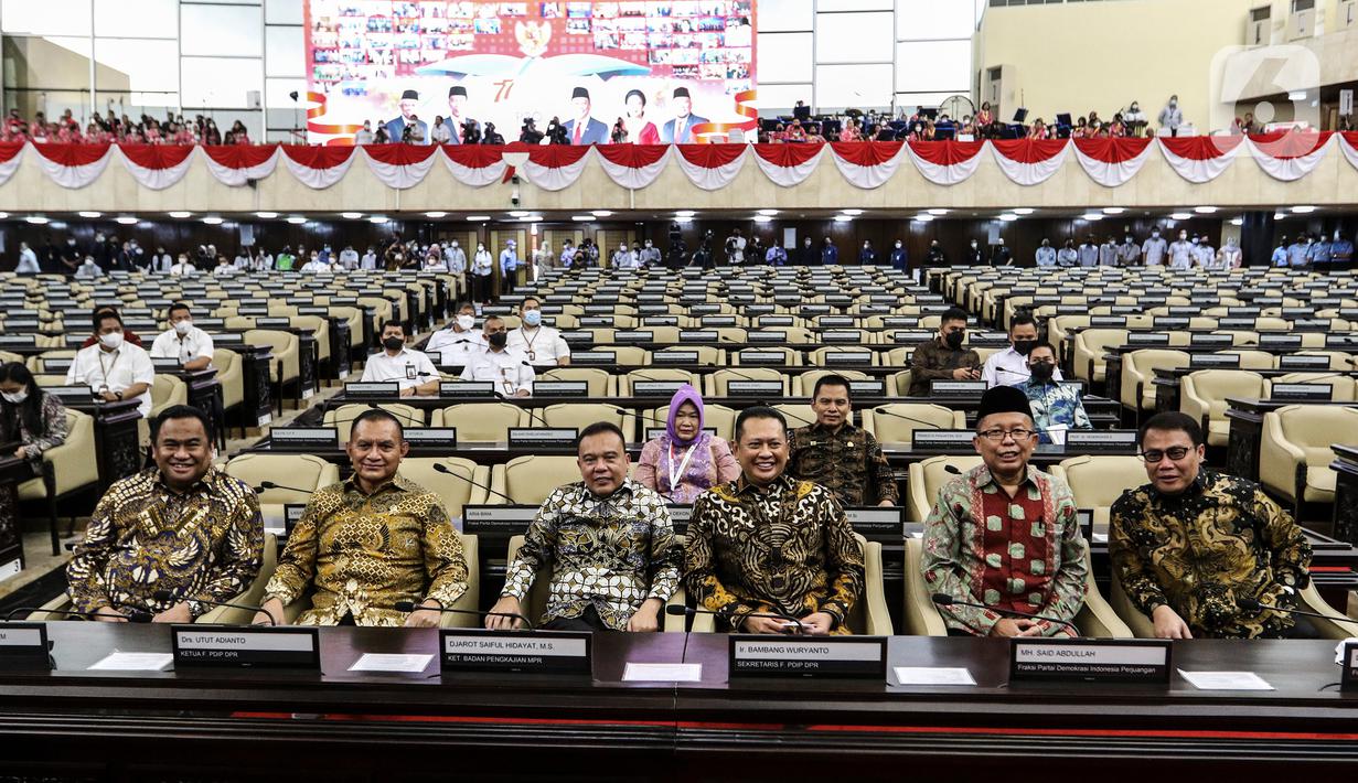 Ketua MPR RI Bambang Soesatyo, bersama Wakil Ketua MPR, Ahmad Basarah, Arsul Sani, dan Wakil Pimpinan DPR RI Sufimi Dasco ahmad, Rachmat Gobel, Lodewijk Freidrich Paulus, menyaksikan gladi bersih persiapan Sidang Tahunan MPR RI, Sidang Bersama DPR RI dan DPD RI dan Sidang Paripurna DPR RI di Kompleks Parlemen, Jakarta, Senin (15/8/2022). (Liputan6.com/Johan Tallo)