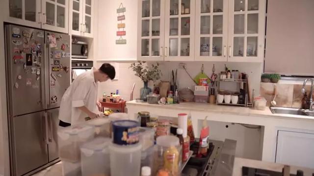 Dapur Sissy Prescillia, Serba Putih dan Terbuka Tanpa Sekat