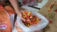 Harga cabai rawit merah di Depok melonjak saat musim hujan. (Liputan6.com/Dicky Agung Prihanto)