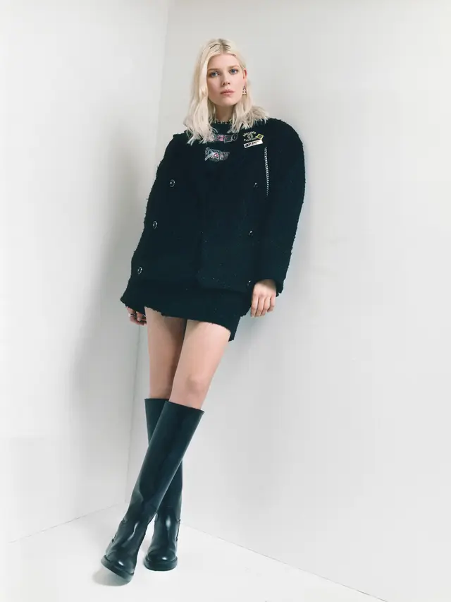 Nuansa Punk di Era 70an dalam Gaya Ola Rudnicka yang Didefinisikan Chanel