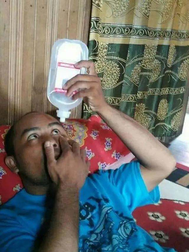 Pakai Benda Tak Sesuai Fungsi, Kelakuan Orang-Orang Ini Bikin Bingung