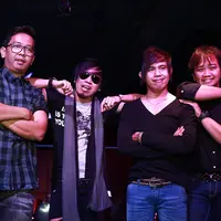 Indra (Bass), Ian Kasela (Vokal), Moldy (Gitar), dan Seno (Drum). Kembali hadirnya Indra dan Seno diharapkan dapat membawa sumbangsih besar bagi Radja ke depannya. (Tresapata Wimbarsana/Bintang.com)