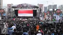 Suasana Kampanye Akbar Satukan Jakarta di kawasan Kuningan, Jakarta, Sabtu (11/02). Di hari terakhir kampanye pasangan cagugb dan cawagub DKI Jakarta no 1, Agus dan Sylvi mengajak untuk memilih pada 15/02/2017. (Liputan6.com/Herman Zakharia)