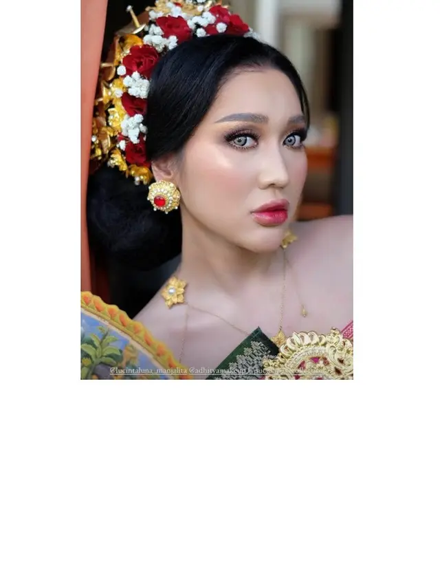 7 Potret Lucinta Luna Tampil dengan Busana Adat Bali, Curi Perhatian