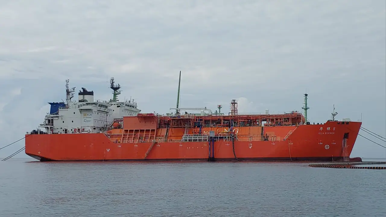 PT Energi Mega Persada Tbk (ENRG) akuisisi 100 persen kepemililan di PT Sulawesi Regas Satu (SRGS). SRGS memiliki kontrak untuk sewakan Floating Storage Regasification Unit (FSRU) pada  27 Juni 2023. (Foto: Energi Mega Persada/EMP)