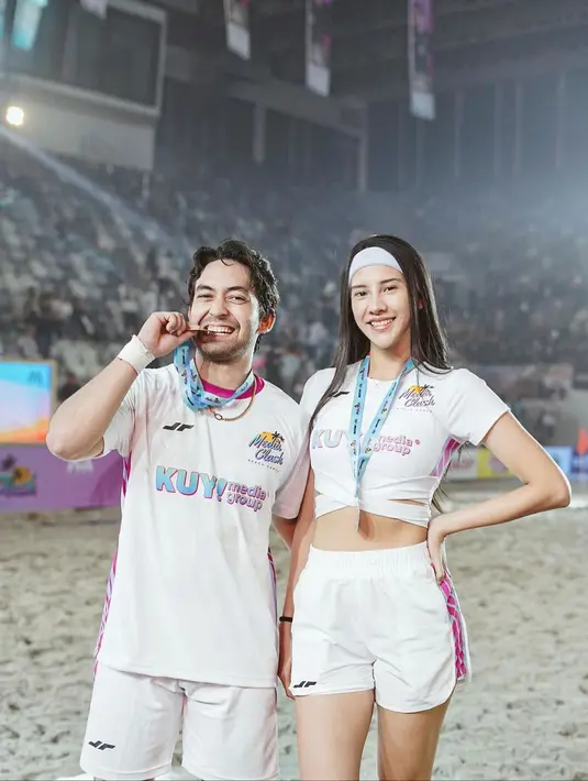 [Instagram/anyageraldine]