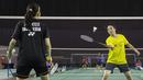 Pebulutangkis ganda campuran Indonesia, Liliyana Natsir, melatih permaian teknik netting jelang Olimpiade Rio de Janeiro 2016. (Bola.com/Vitalis Yogi Trisna)